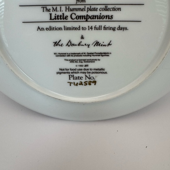 Vintage 1989 MJ Hummel "Apple Tree Boy & Girl"  Danbury Mint 8" Plate W/Gold Rim - Picture 5 of 5